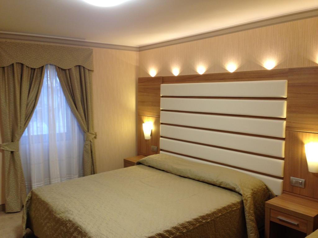 Hotel Vela D'Oro Dependence Bardolino Bilik gambar